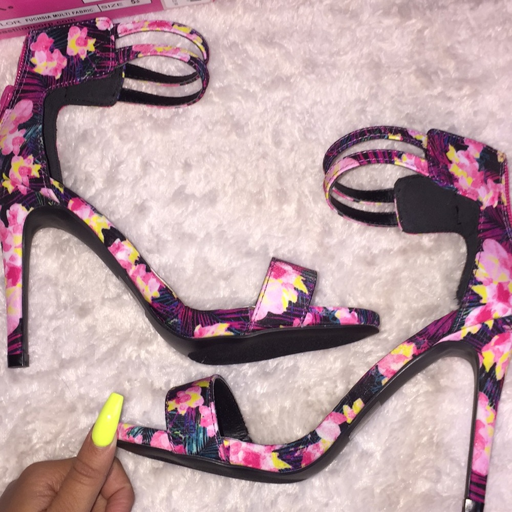 Flowery heels
